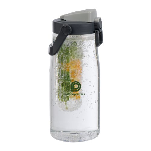 Transparente Infuser-Flasche mit Deckel und Tragegriff.