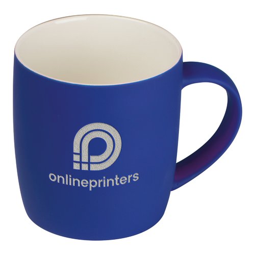 Blaue Keramiktasse mit abgerundeter Form und Henkel.