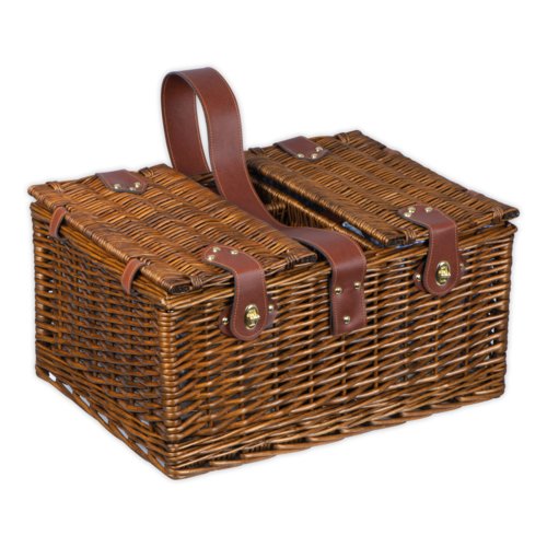 Brauner Picknickkorb aus Korbgeflecht mit Deckel und Tragegriff.