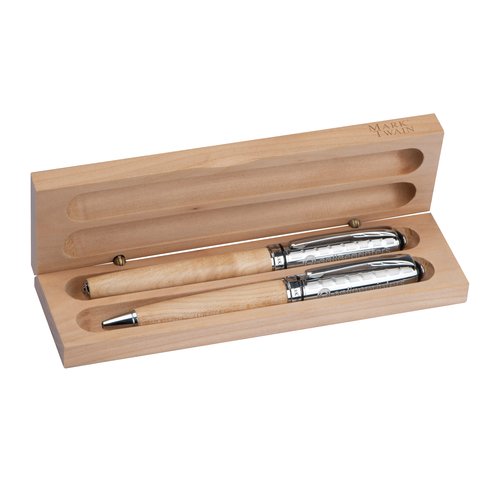Beiges Holz-Schreibset mit Kugelschreiber und Fller.