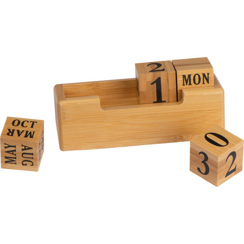 Beiger Schreibtischkalender aus Holz mit wechselbaren Wrfeln.