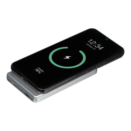 Graue Powerbank mit 5.000 mAh Kapazit�t.