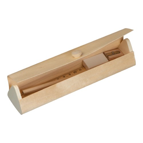 Beiges Holz-Schreibset mit Stift, Lineal, Anspitzer und Radiergummi.
