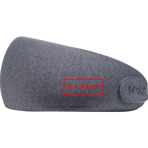 Graues Nackenkissen aus Stoff mit verstellbarem Verschluss.
