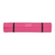 Pinke Yoga-Matte aus Schaumstoff mit Haltebndern.
