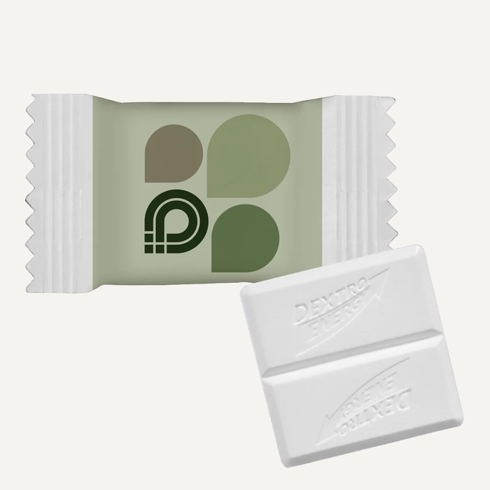 Bild Traubenzucker-T�felchen neben einer bedruckten Verpackung mit Logo