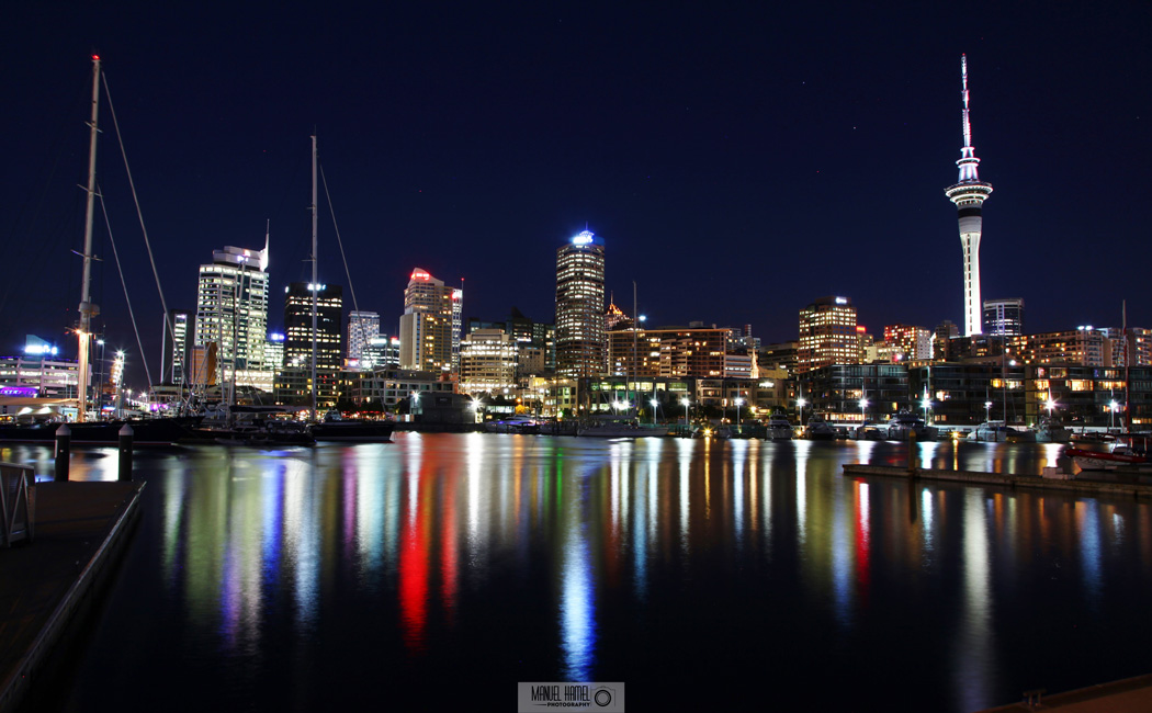 Auckland bei Nacht zeigt dieses Foto von Manuel Hamel.